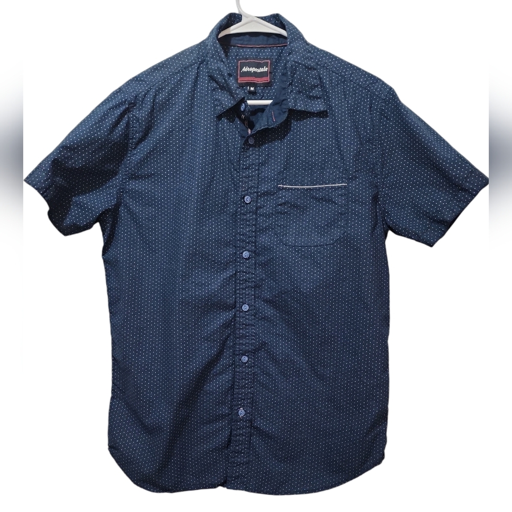 Aeropostale Men's Med buttonup shirt xshort sleeve navy blue with white dots
